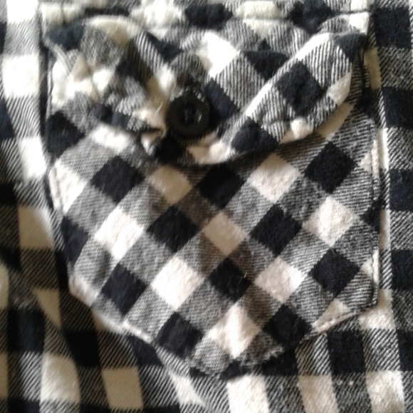 Flannel Checkered Long-sleeve Butt… - Picture 4 of 6